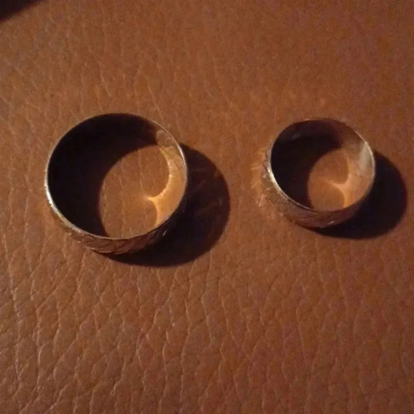 💙🌹New Yellow Tone Wedding Band - Picture 5 of 8